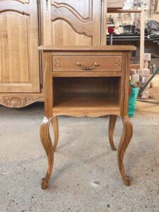 Table de chevet style Louis XVI.
