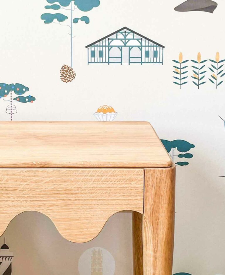 Table de nuit sur mesure en bois par Xavier Favaro dans les Landes.
