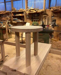 Exemple de table design sur mesure dans l'Atelier de Xavier Favaro dans les Landes à Hagetmau.