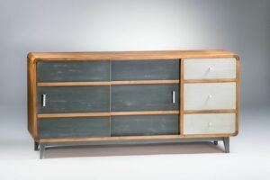 Bahut en bois de merisier et hetre sur mesure par Xavier Favaro.