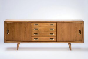 Bahut SWING retro en bois massif sur mesure.